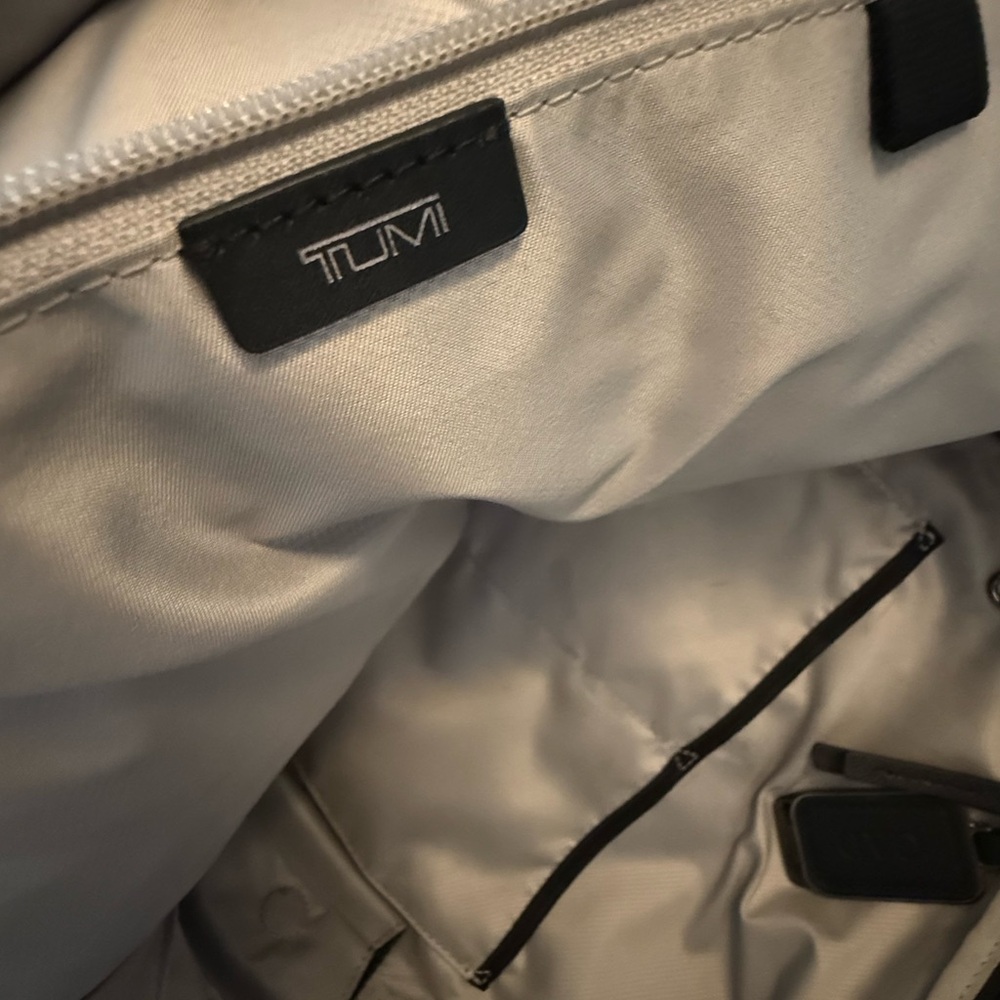 Tumi voyageur Leigh backpack /tote - Picture 10 of 12